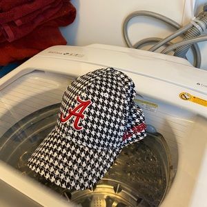 Alabama Crimson Tide houndstooth cap never worn Top of the World brand